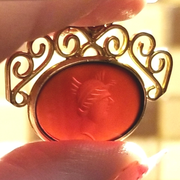 Antique Jewelry - 10kt Gold Victorian Roman Soldier Intaglio Carnelian Gem Pendant Necklace